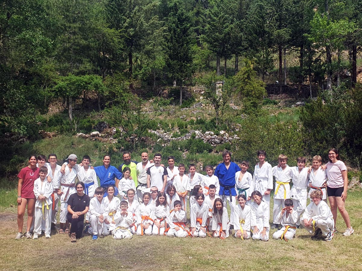 campamento de karate en la naturaleza
